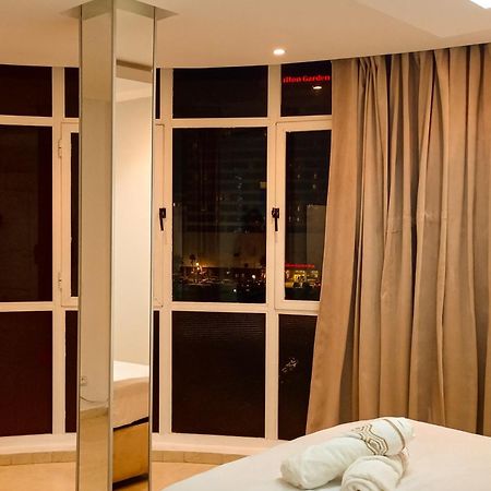 Amazing Appartement Au Centre Ville En Face Hilton & Gare Train De Tgv De Tanger Exterior foto