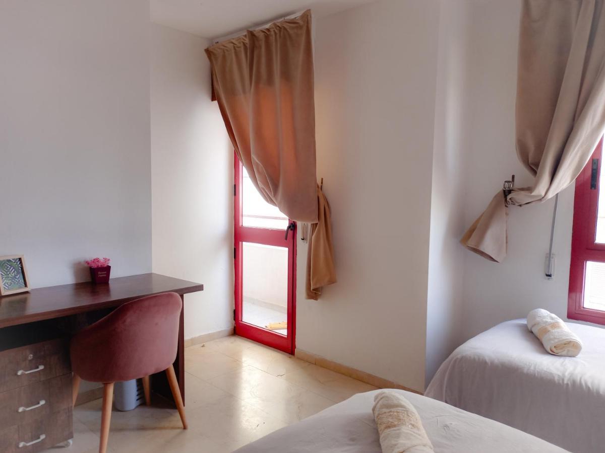 Amazing Appartement Au Centre Ville En Face Hilton & Gare Train De Tgv De Tanger Exterior foto