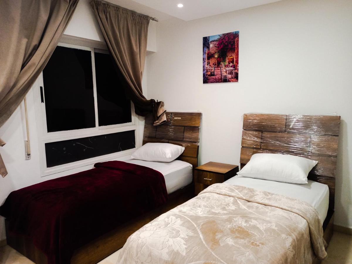 Amazing Appartement Au Centre Ville En Face Hilton & Gare Train De Tgv De Tanger Exterior foto