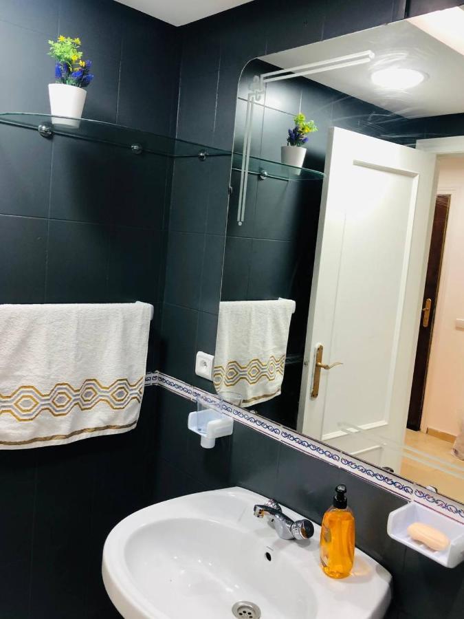 Amazing Appartement Au Centre Ville En Face Hilton & Gare Train De Tgv De Tanger Exterior foto