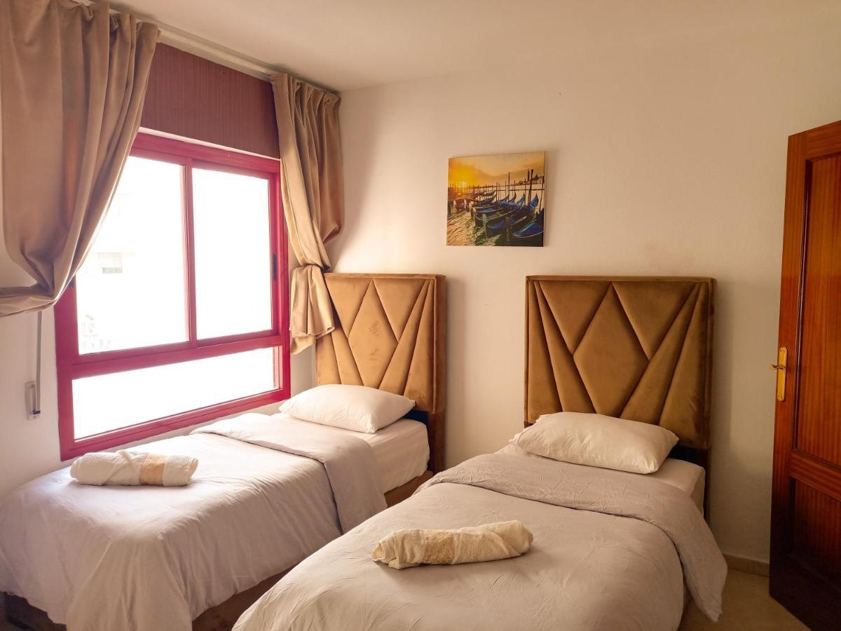Amazing Appartement Au Centre Ville En Face Hilton & Gare Train De Tgv De Tanger Exterior foto