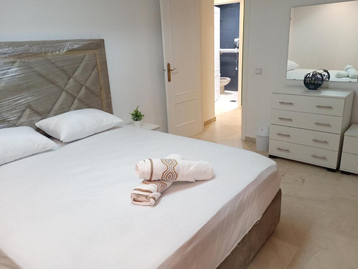 Amazing Appartement Au Centre Ville En Face Hilton & Gare Train De Tgv De Tanger Exterior foto