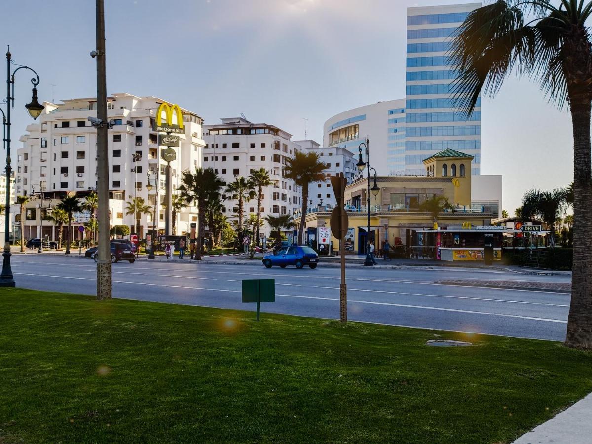Amazing Appartement Au Centre Ville En Face Hilton & Gare Train De Tgv De Tanger Exterior foto
