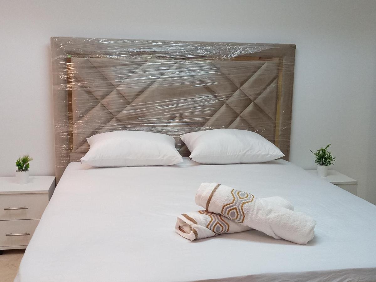 Amazing Appartement Au Centre Ville En Face Hilton & Gare Train De Tgv De Tanger Exterior foto