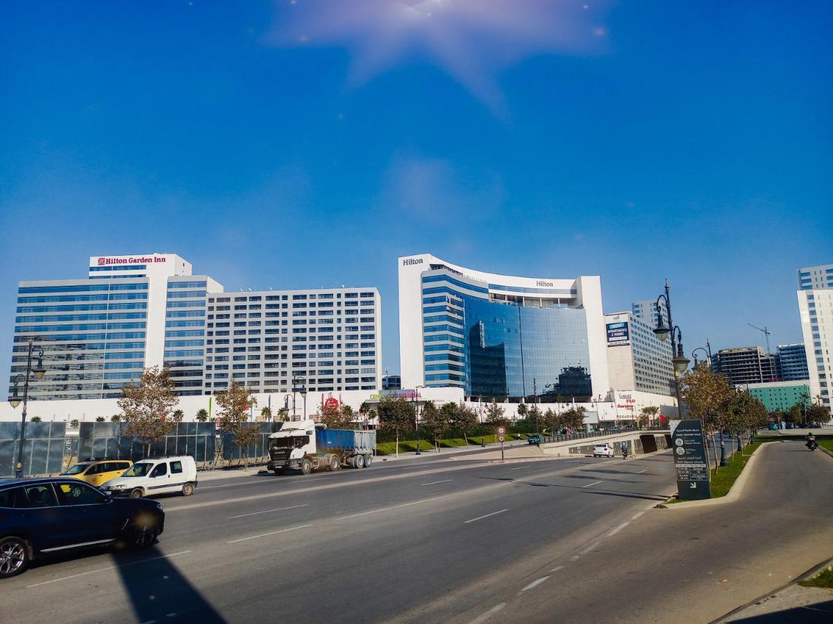 Amazing Appartement Au Centre Ville En Face Hilton & Gare Train De Tgv De Tanger Exterior foto