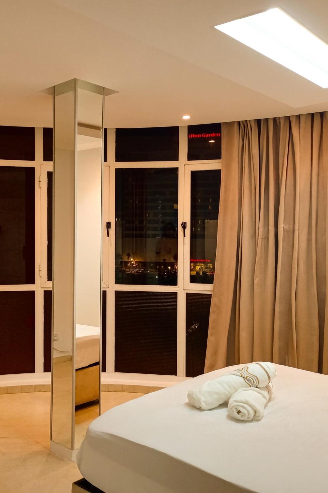 Amazing Appartement Au Centre Ville En Face Hilton & Gare Train De Tgv De Tanger Exterior foto
